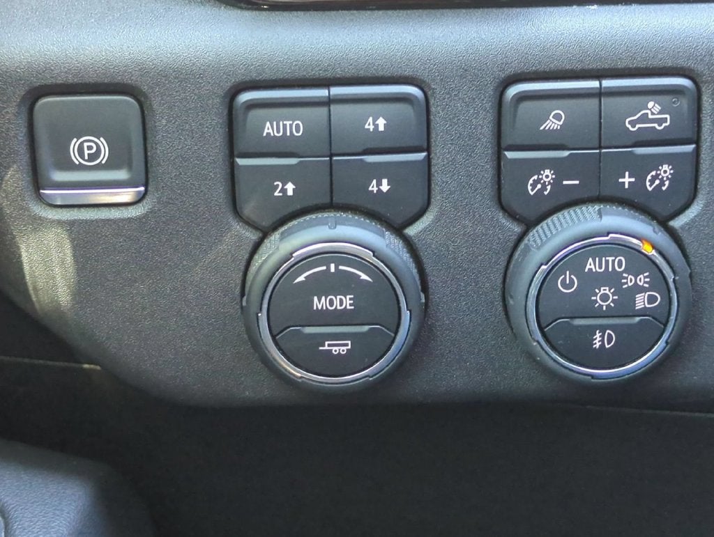 2025 Chevrolet Silverado 1500 LTZ - Photo 18