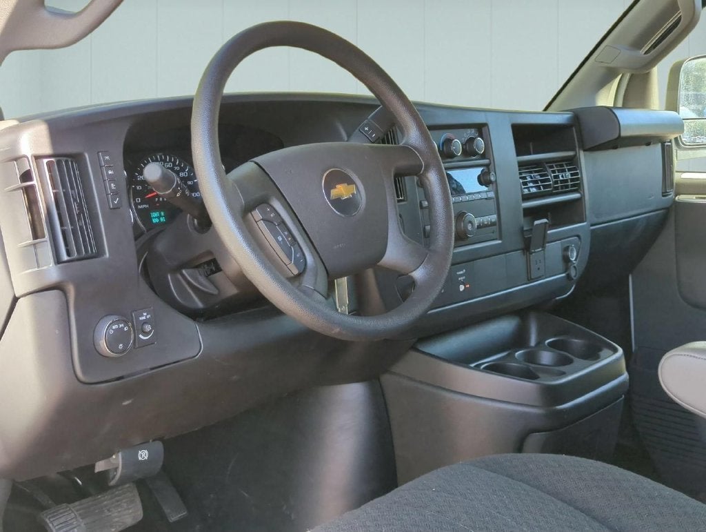2025 Chevrolet Express Cargo Work Van - Photo 10