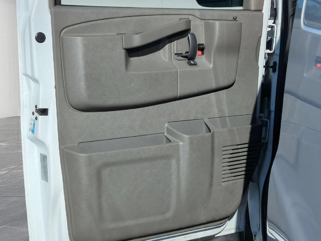 2025 Chevrolet Express Cargo Work Van - Photo 15