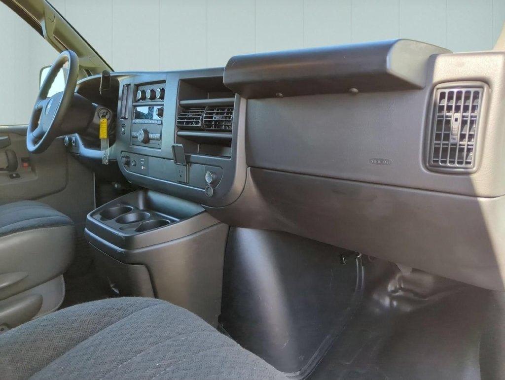 2025 Chevrolet Express Cargo Work Van - Photo 20