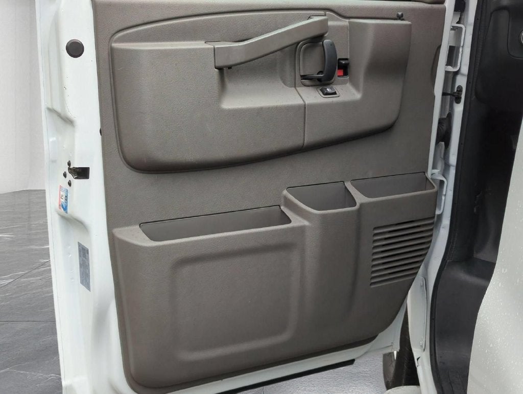 2025 Chevrolet Express Cargo Work Van - Photo 17