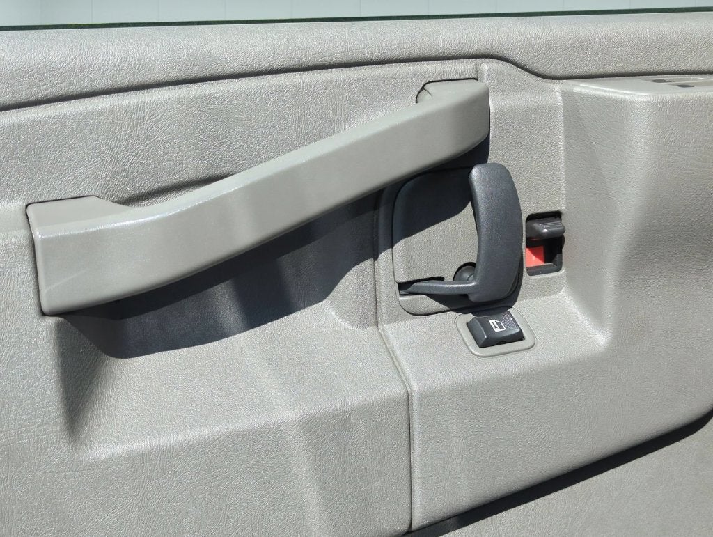 2025 Chevrolet Express Cargo Work Van - Photo 18