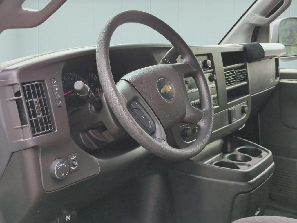 2025 Chevrolet Express Cargo Work Van - Photo 10
