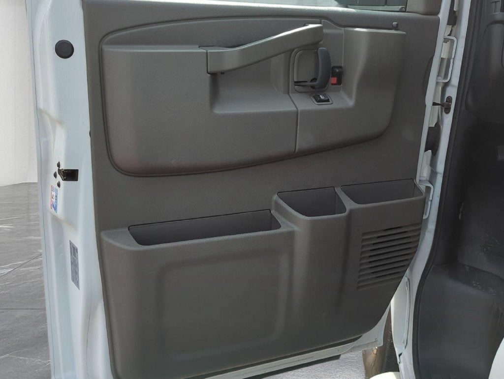 2025 Chevrolet Express Cargo WT