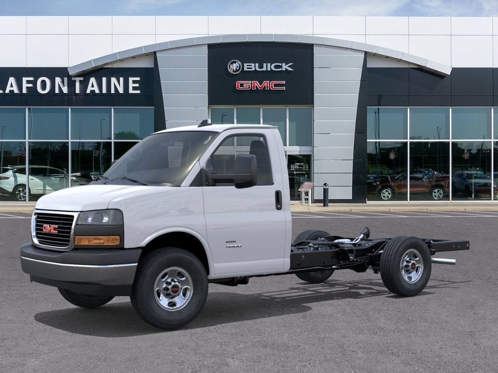 2025 GMC Savana Cutaway 3500 1WT