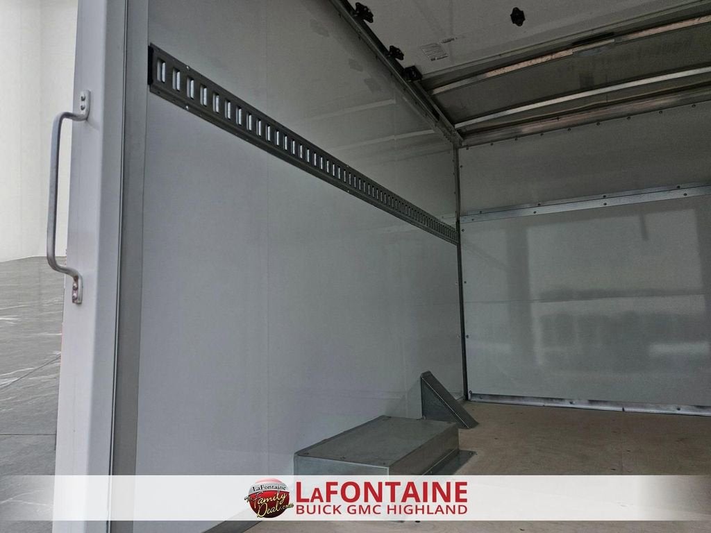 2024 GMC Savana Cutaway 3500 1WT