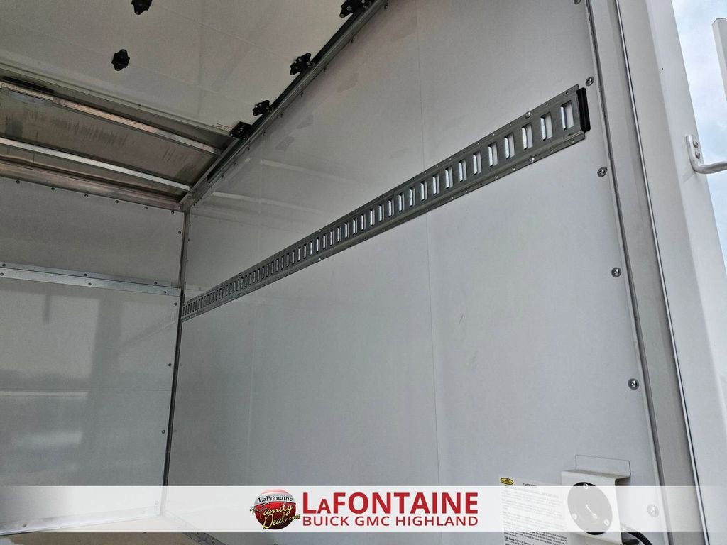 2024 GMC Savana Cutaway 3500 1WT