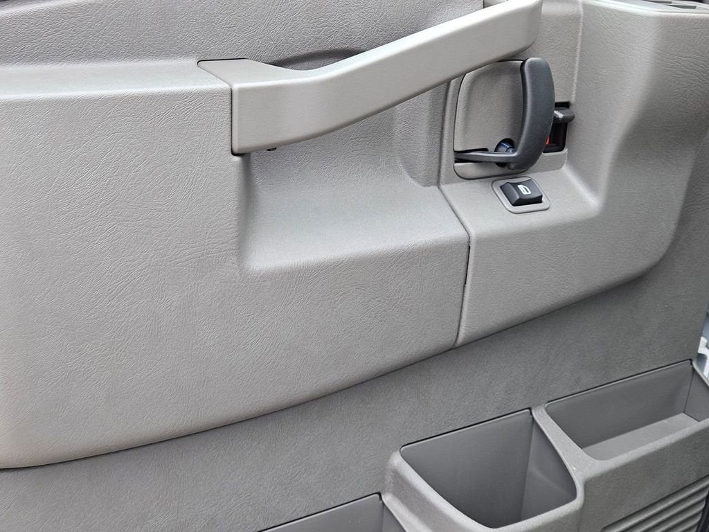 2024 GMC Savana Cutaway 3500 1WT