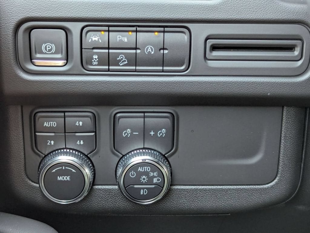 2023 GMC Yukon AT4 - Photo 18