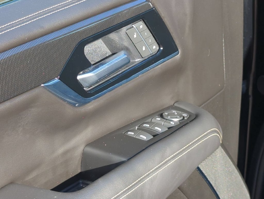 2025 GMC Yukon XL Elevation - Photo 23