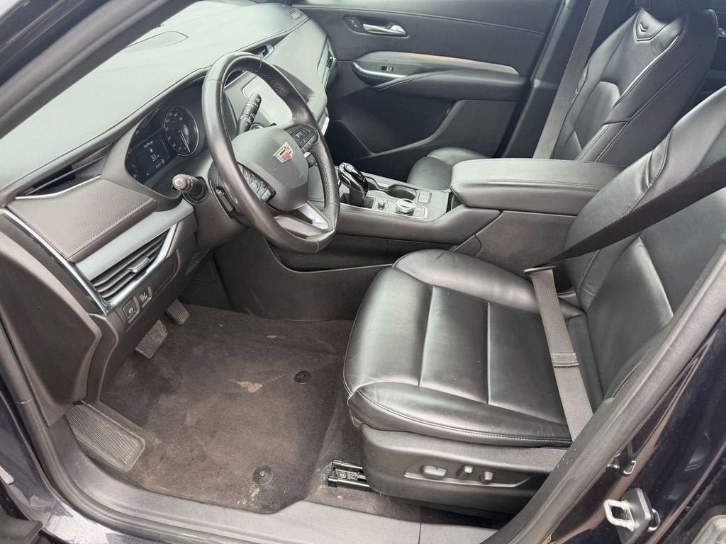 2023 Cadillac XT4 Premium Luxury