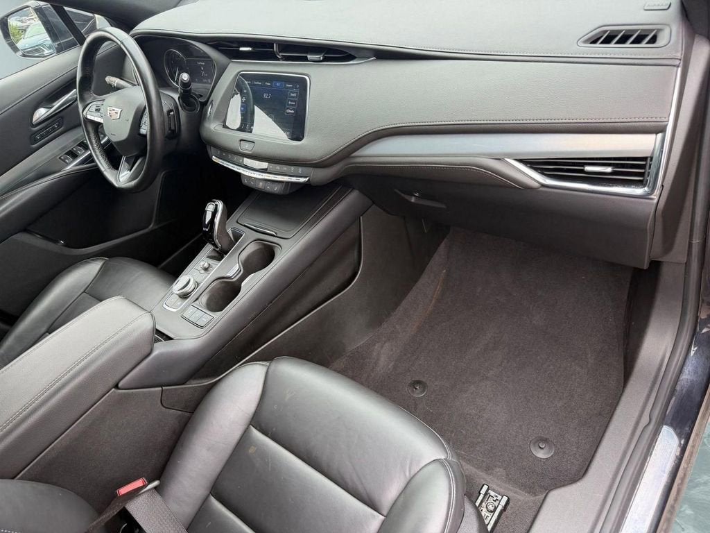 2023 Cadillac XT4 Premium Luxury