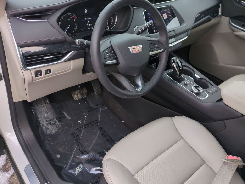 2023 Cadillac XT4 Premium Luxury