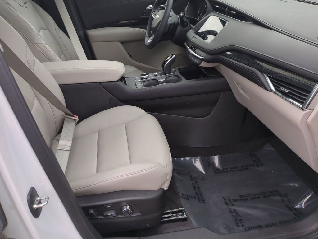 2023 Cadillac XT4 Premium Luxury