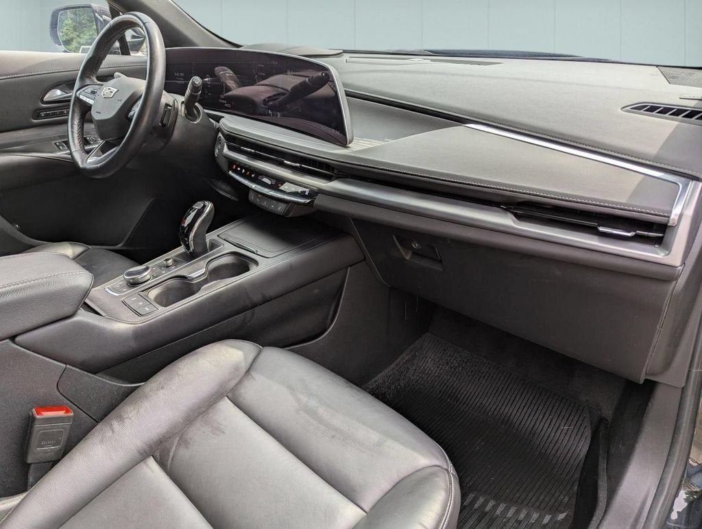 2024 Cadillac XT4 Premium Luxury