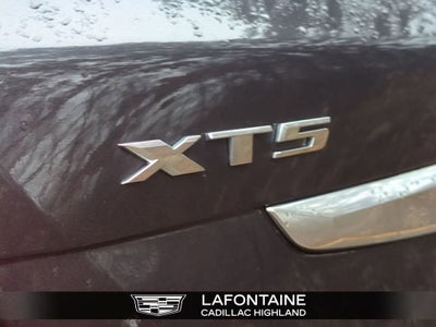2022 Cadillac XT5 Premium Luxury