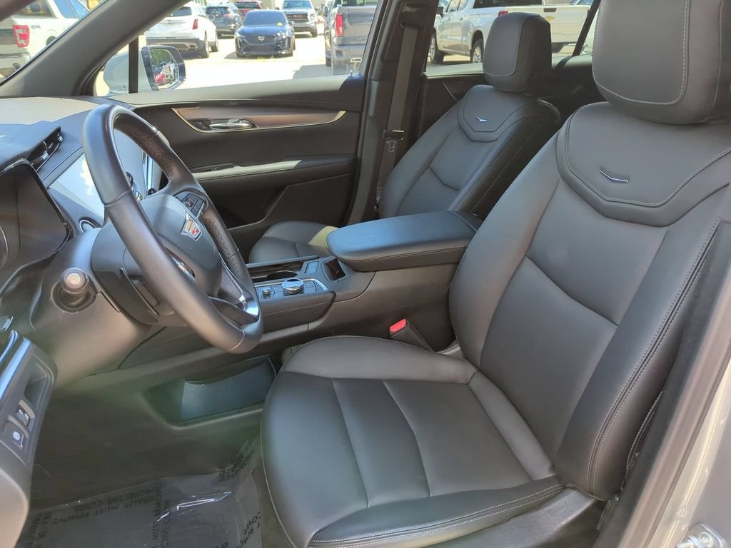 2025 Cadillac XT6 Luxury