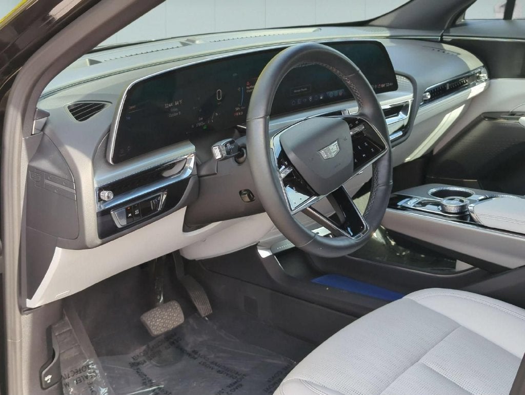 2024 Cadillac LYRIQ Luxury 1