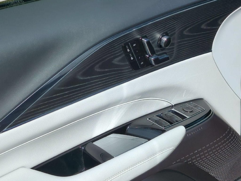 2024 Cadillac LYRIQ Luxury 1