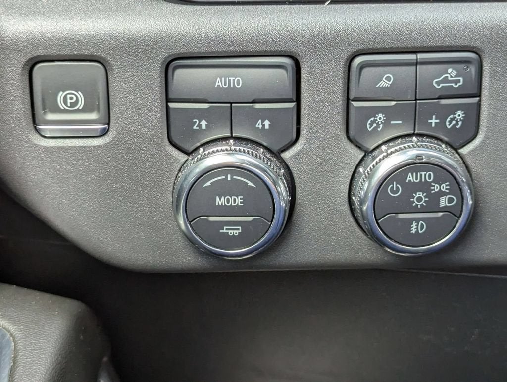 2024 GMC Sierra 1500 SLT - Photo 17