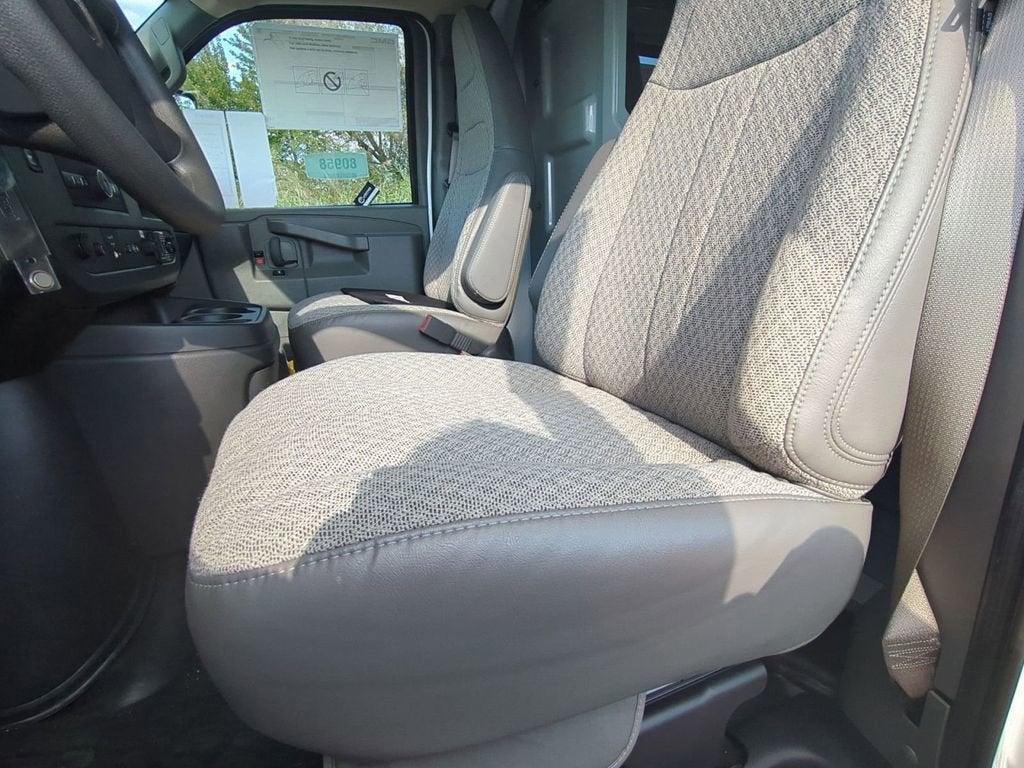 2025 GMC Savana Cutaway 3500 1WT