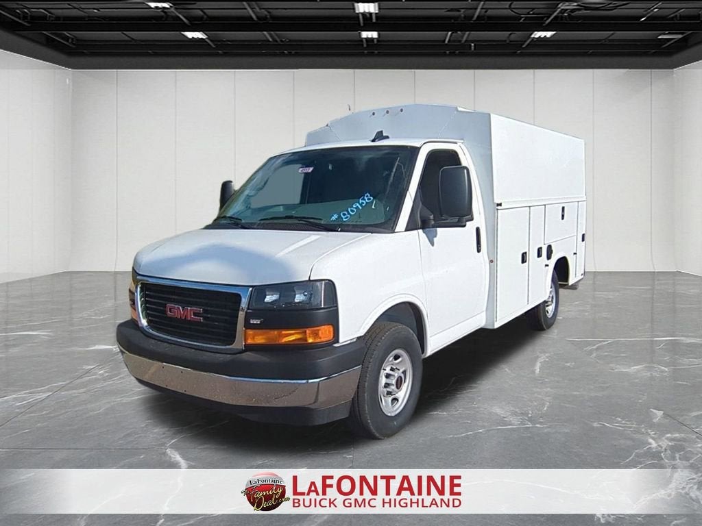2025 GMC Savana Cutaway 3500 1WT