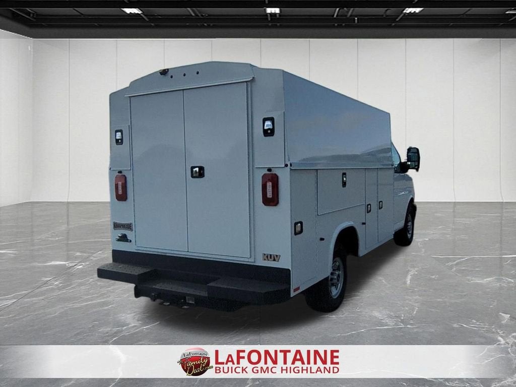 2025 GMC Savana Cutaway 3500 1WT