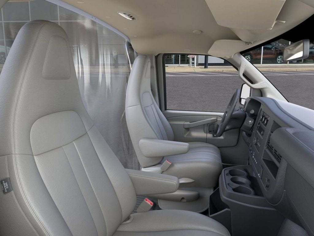 2025 GMC Savana Cutaway 3500 1WT