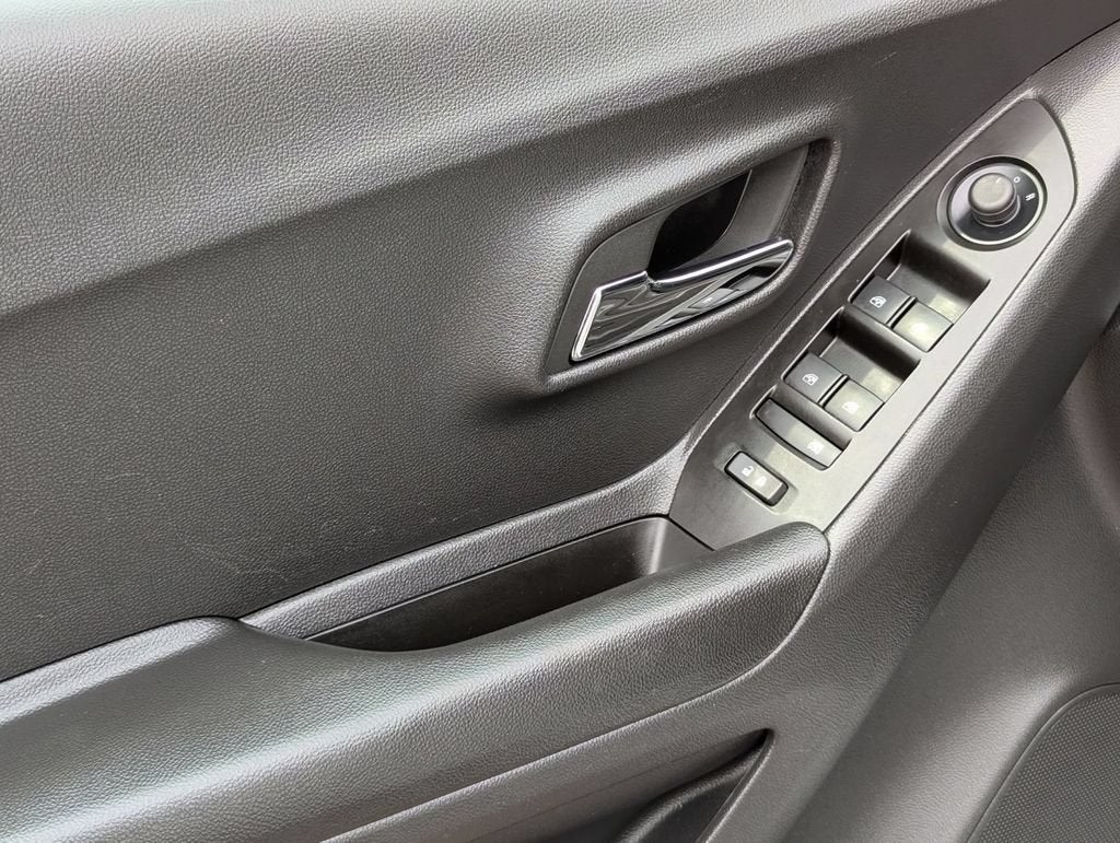 2022 Chevrolet Trax LT - Photo 21