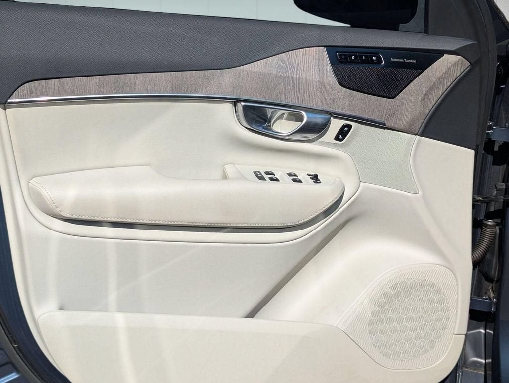 2023 Volvo XC90 Plus