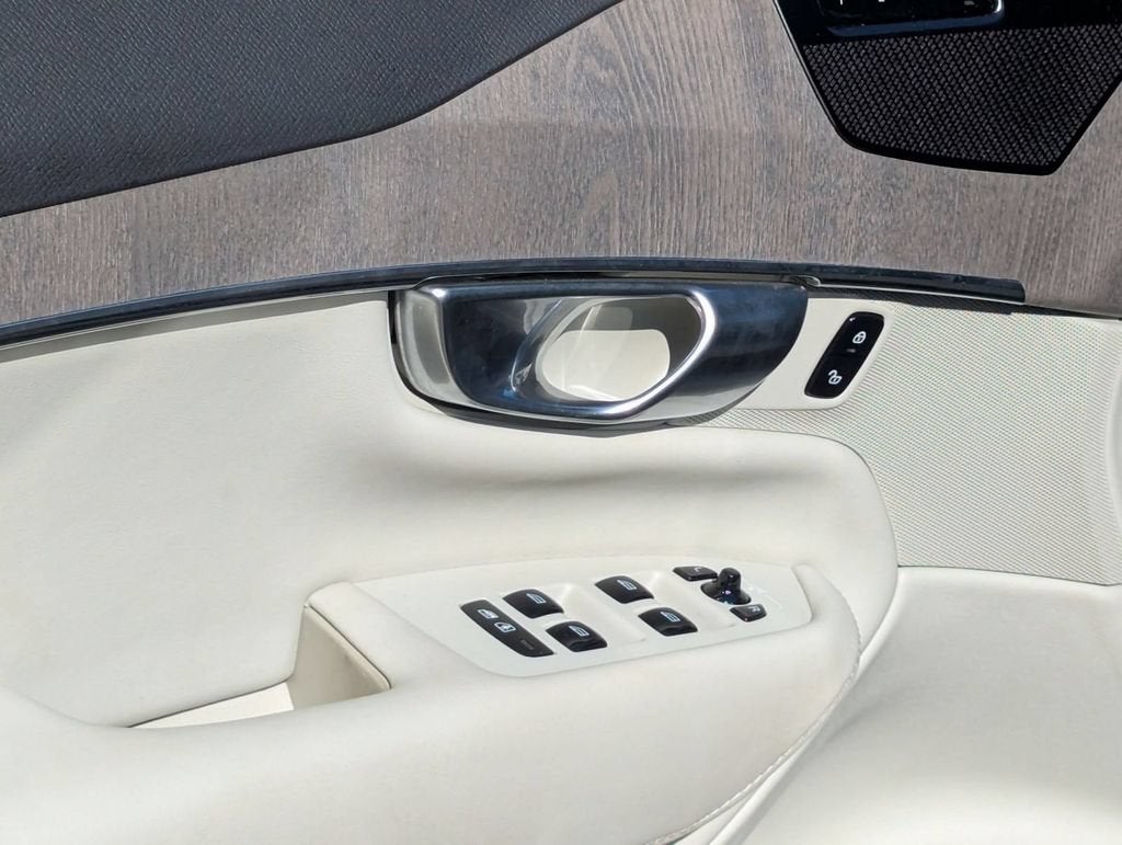 2023 Volvo XC90 Plus