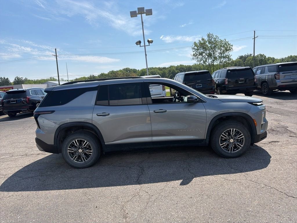 2024 Chevrolet Traverse LT