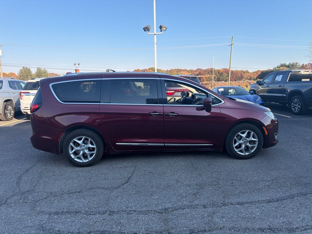 2017 Chrysler Pacifica Touring-L Plus