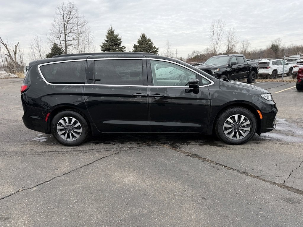 2022 Chrysler Pacifica Hybrid Touring L