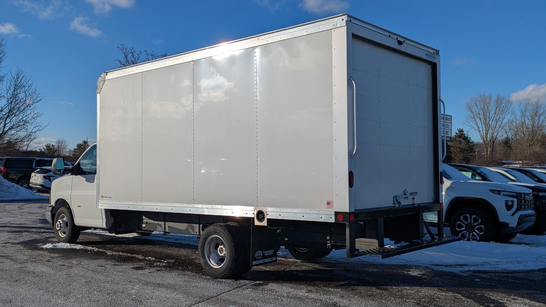 2025 GMC Savana Cutaway 3500 1WT