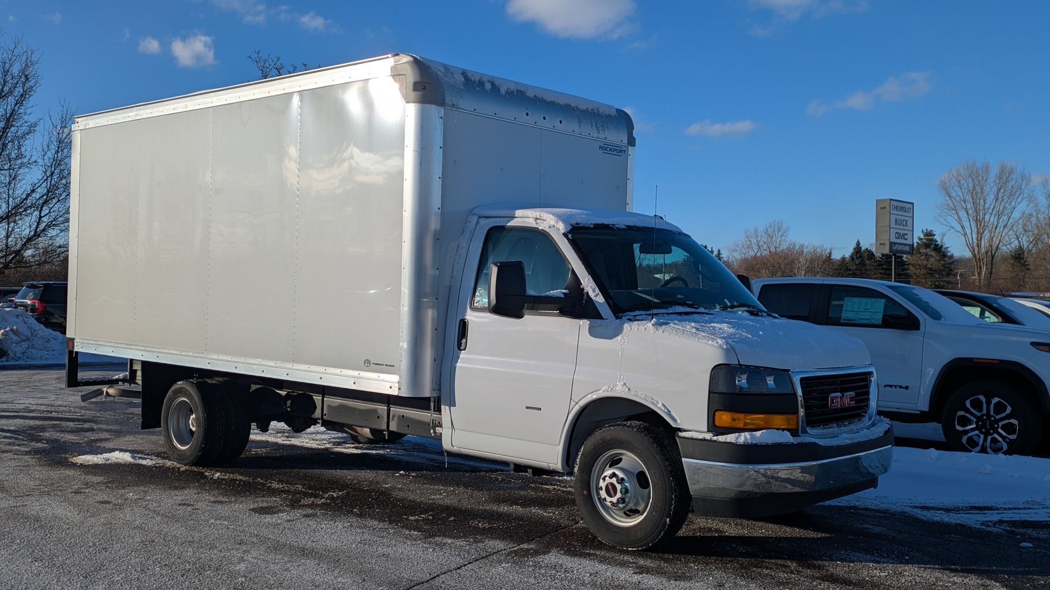2025 GMC Savana Cutaway 3500 1WT