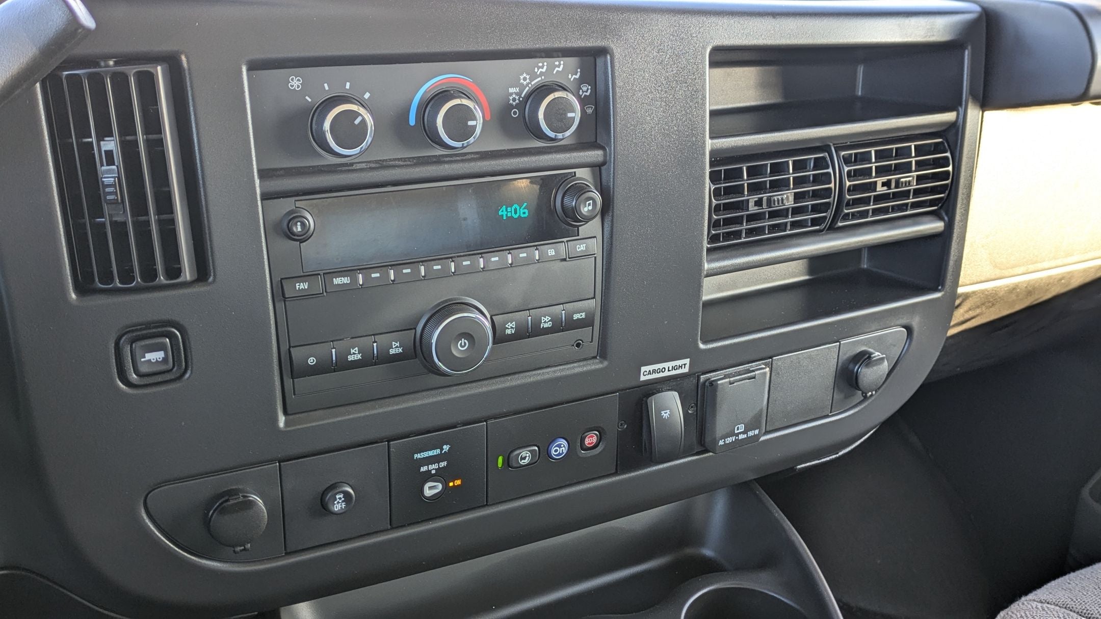 2025 GMC Savana Cutaway 3500 1WT