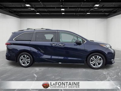 2022 Toyota Sienna XSE