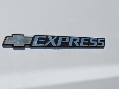 2025 Chevrolet Express Passenger 1LT