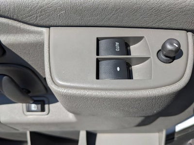 2025 Chevrolet Express Passenger 1LT