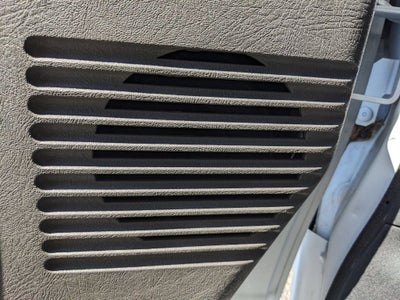 2025 Chevrolet Express Passenger 1LT