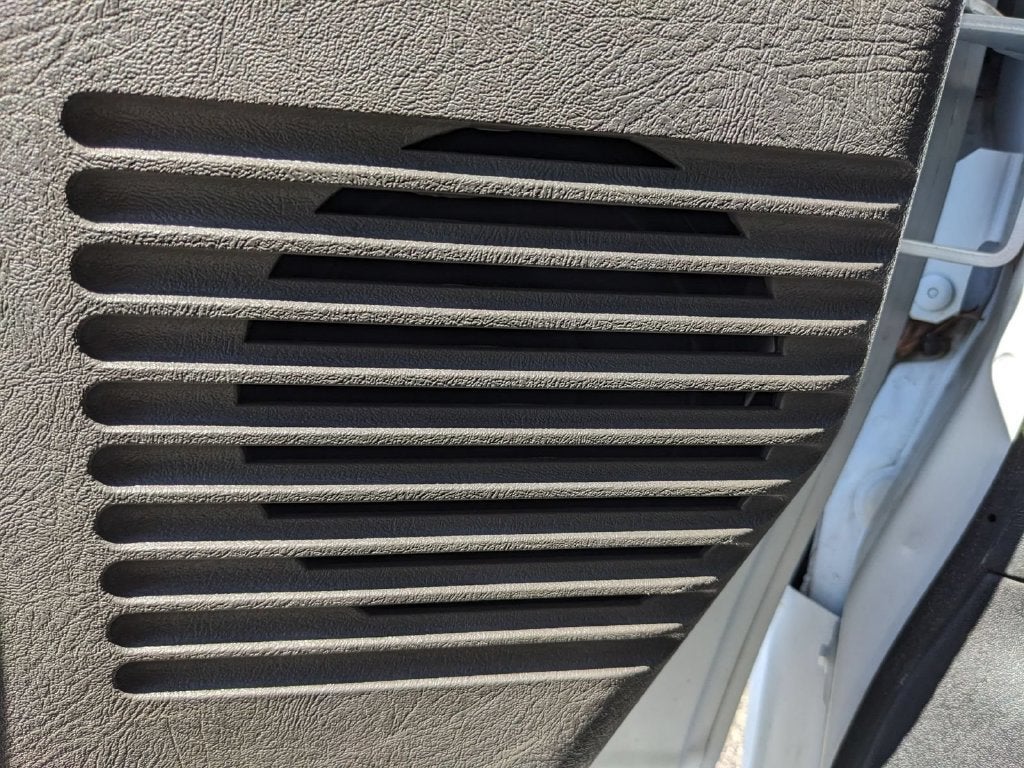 2025 Chevrolet Express Passenger 1LT