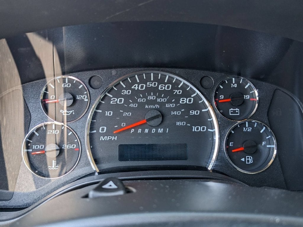 2025 Chevrolet Express Passenger 1LT
