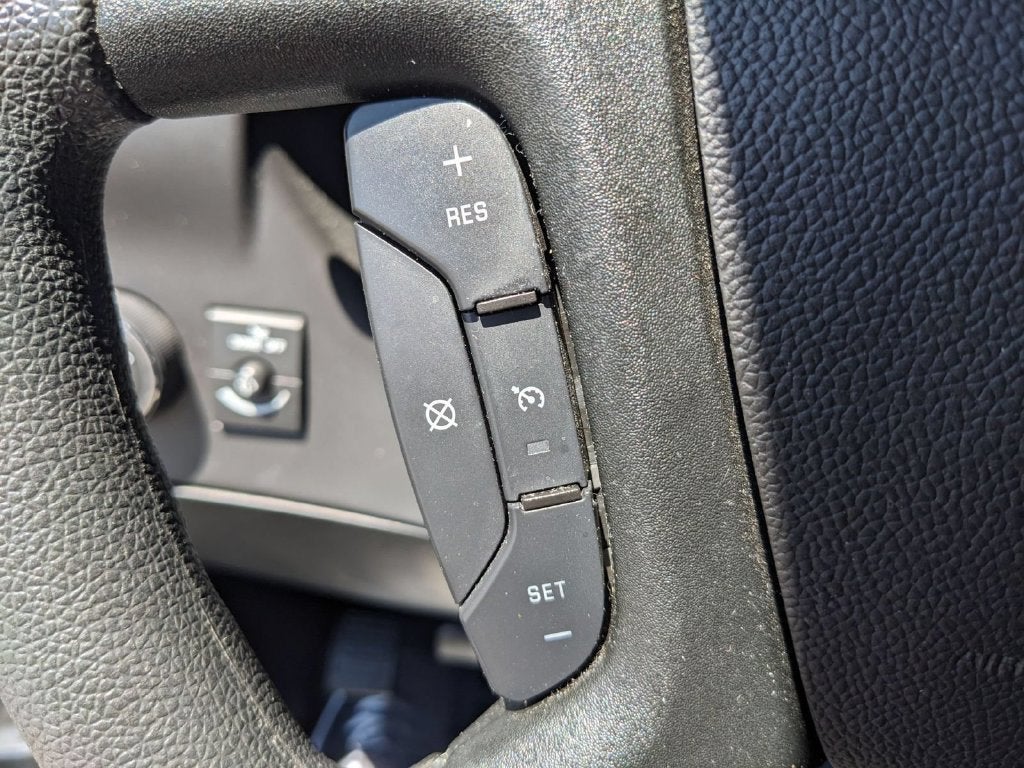 2025 Chevrolet Express Passenger 1LT