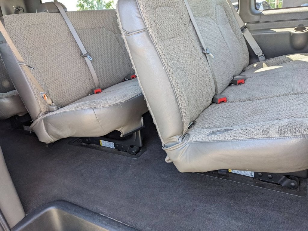 2025 Chevrolet Express Passenger 1LT