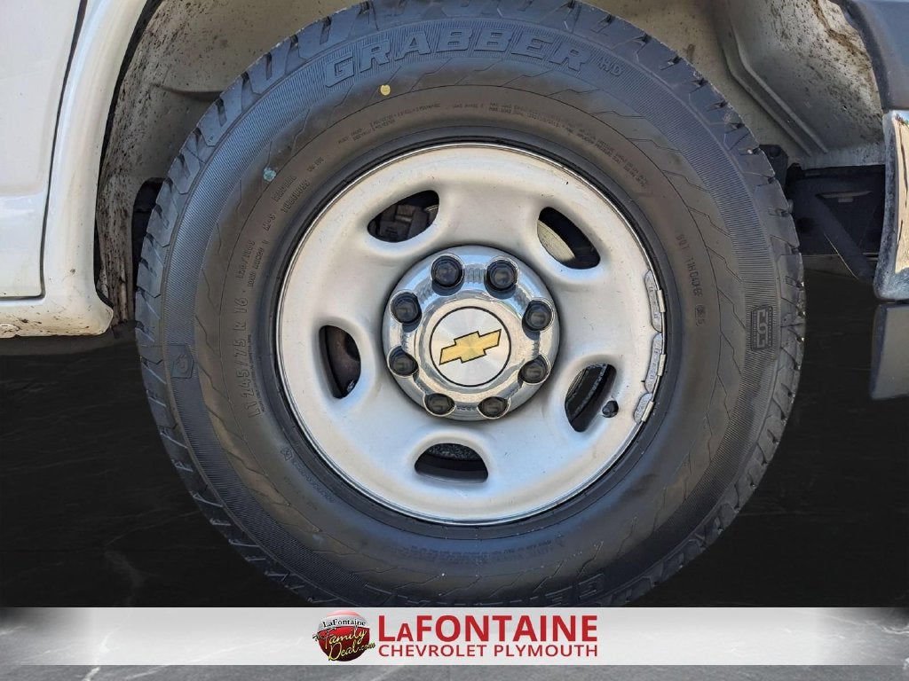 2025 Chevrolet Express Passenger 1LT