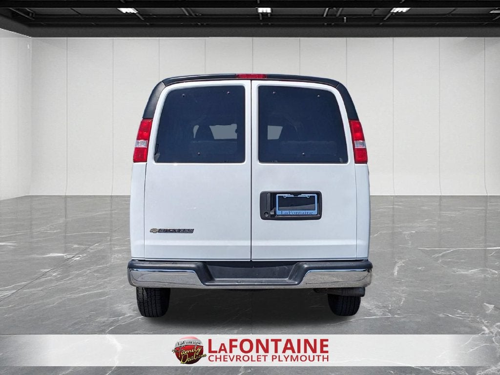 2025 Chevrolet Express Passenger 1LT