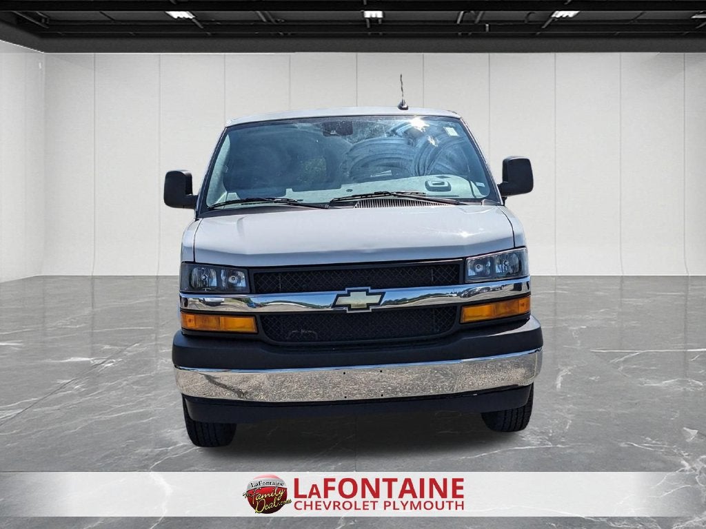 2025 Chevrolet Express Passenger 1LT