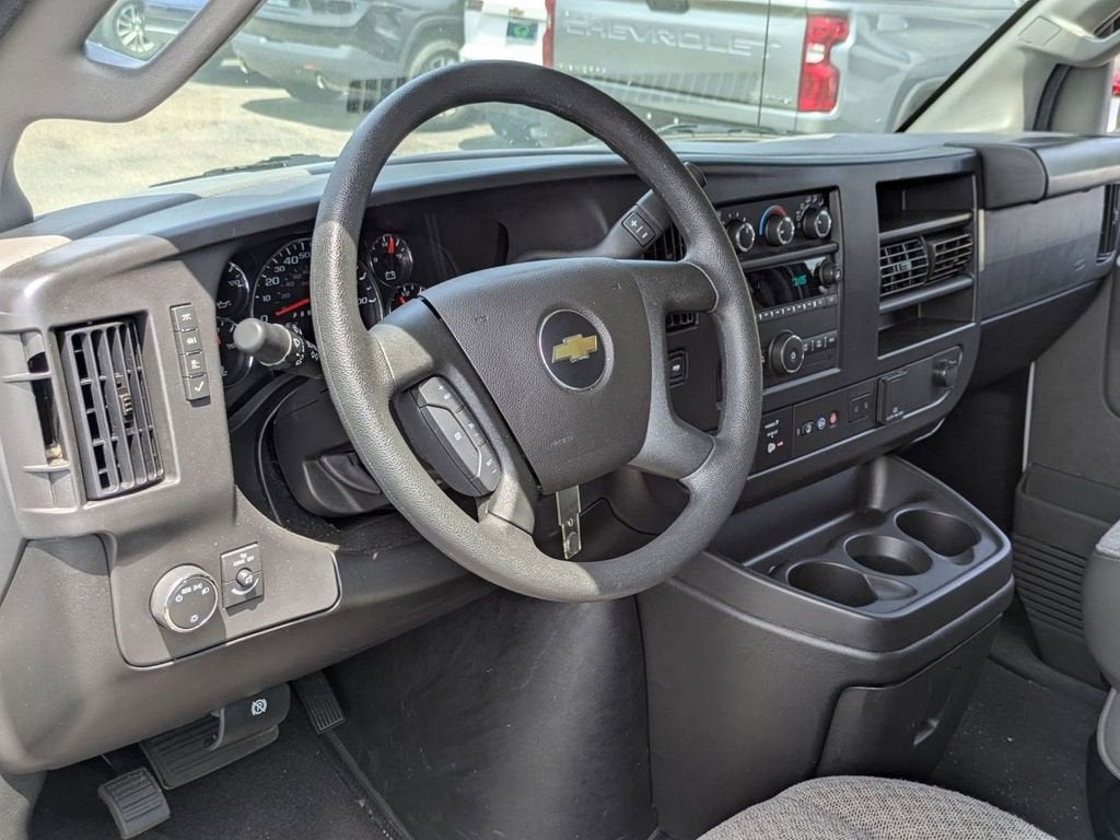 2025 Chevrolet Express Passenger 1LT