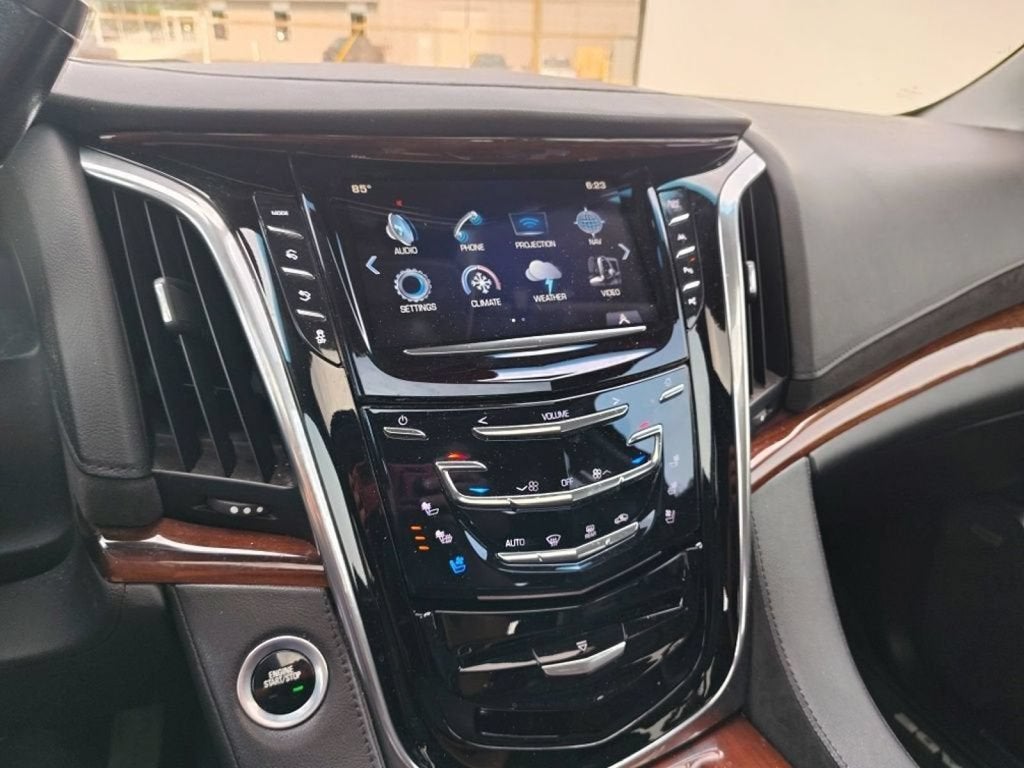 2017 Cadillac Escalade Luxury
